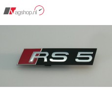 Audi RS5 (B9) 'RS5'  origineel chroom embleem voor de grill 